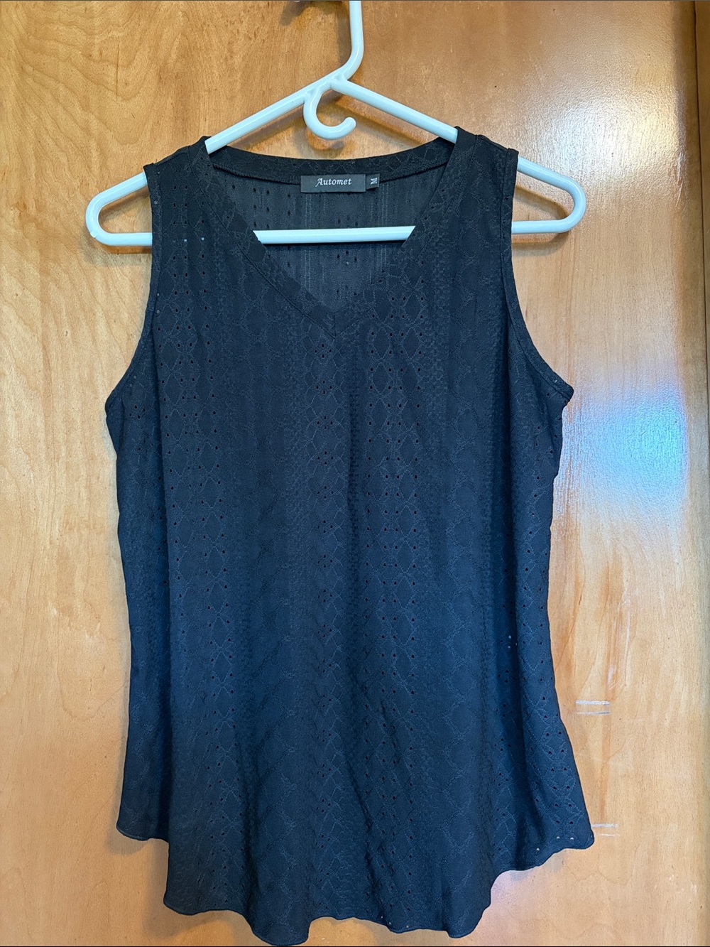 NWOT Black Sleeveless Eyelet V-Neck Top - Size M